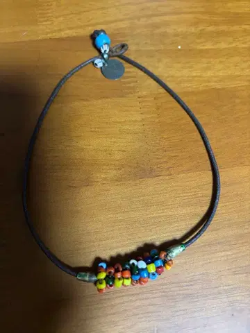 HENRY CUIR 컬러풀 비즈 가죽 목걸이