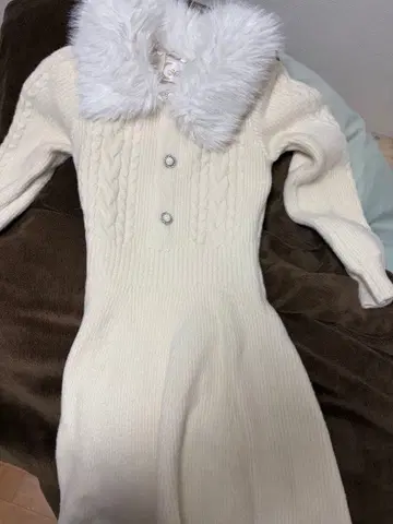 미셸 마카롱 퍼 카라 니트 원피스