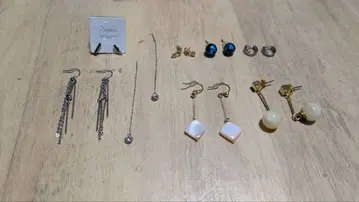 다양한 디자인의 귀걸이 9개 세트