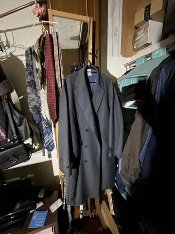 다크 블루 더블 브레스트 체스터 코트