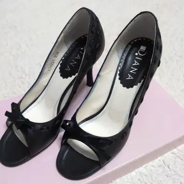 DIANA 블랙 하이힐 오픈토