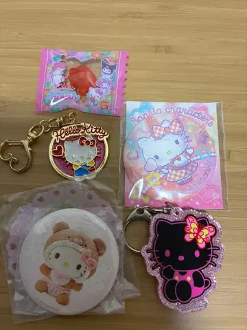 헬로키티 키링 배지 세트