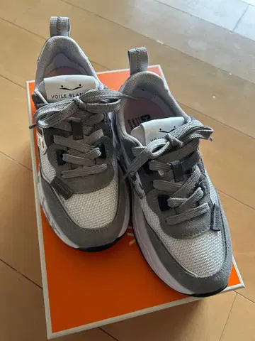 VOILE BLANCHE 그레이 화이트 스니커즈