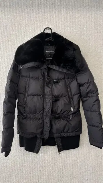 엠포리오 아르마니 퍼 포함 다운 자켓