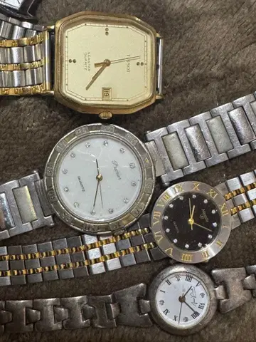 9개의 시계 아날로그 시계 세트 실버 골드