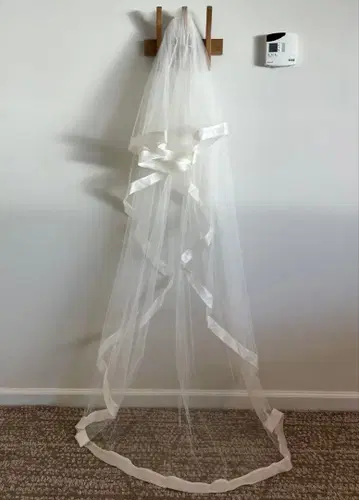 트리트 드레싱 흰 테두리 베일