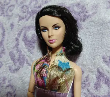 엘리자베스 테일러 바비 인형 2