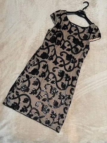 새상품급 슬리브리스 스팽글 자수 원피스 베이지 x 블랙