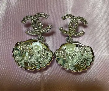 CC 쉘 모티브 귀걸이