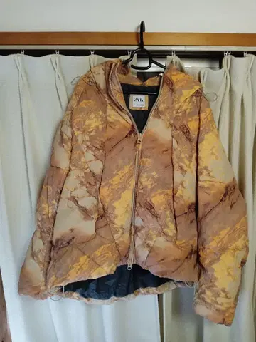 ZARA 아브스트랙트 프린트 퍼프 자켓 [인기 완판템] L 사이즈
