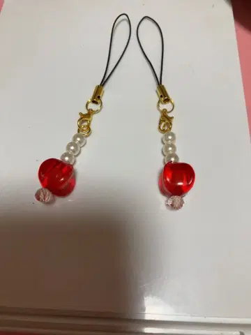 빨간 꽃 참 펄 장식