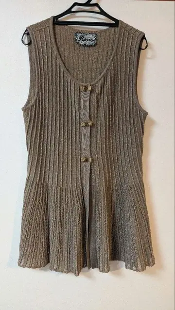 ROSSA 미사용 새상품 라메 믹스 카멜 리브 니트 베스트 42