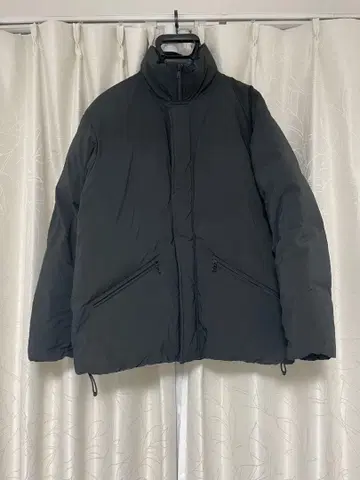 다크 그레이 다운 자켓