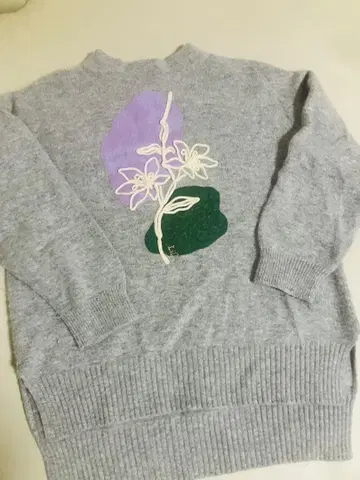 릴리 브라운 그레이 꽃 스웨터