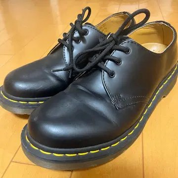 닥터마틴 3홀 UK6