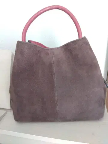 긴자 카네마츠 그레이 스웨이드 가죽 핸드백