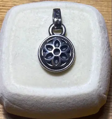 Good Art HLYWD SMALL ROSSETE PENDANT