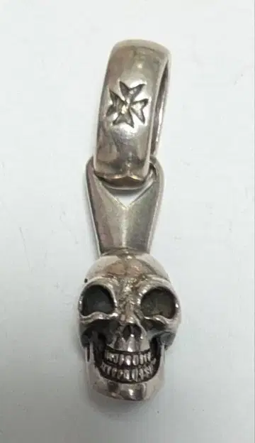 펜던트 탑 스컬