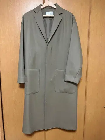 HYKE 베이지 체스터 코트