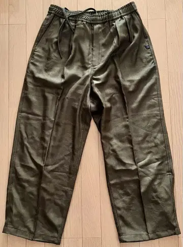 새상품 Daiwa 이지 팬츠 올리브색 M 사이즈