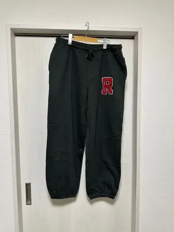 RVCA 블랙 조거 팬츠 뒷면 포켓 부착