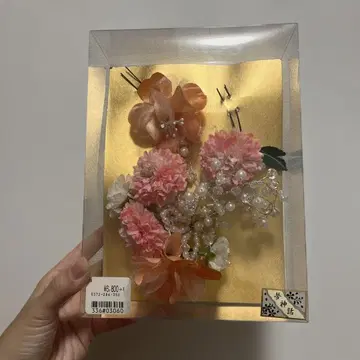 합성 꽃과 진주 머리 장식