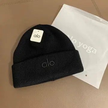 alo 블랙 니트 모자
