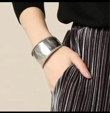 Soierie 소와리 트위스트 뱅글