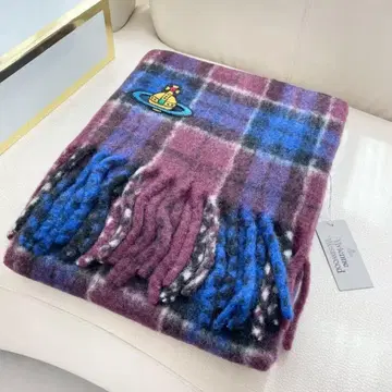 울 체크 무늬 머플러 우주선 자수 포함.