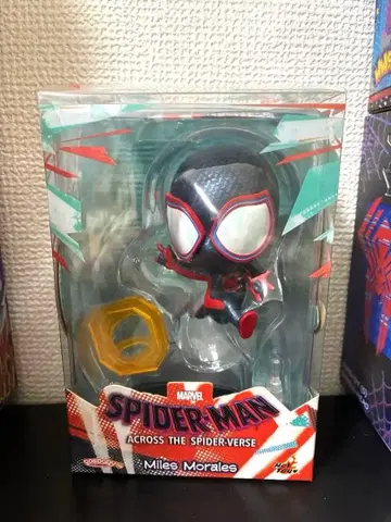 코스베이비 마일즈 모랄레스