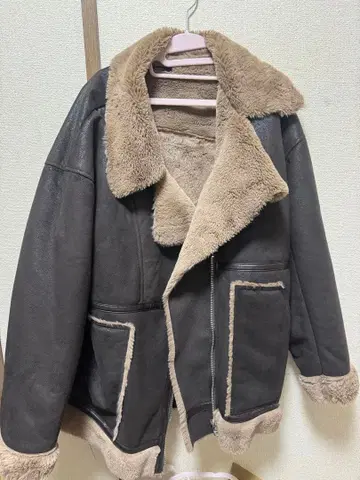 무스탕 코트 블랙 보아 카라 부착