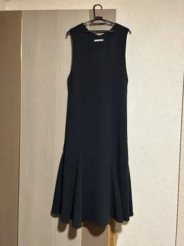 블랙 V넥 슬리브리스 롱 원피스