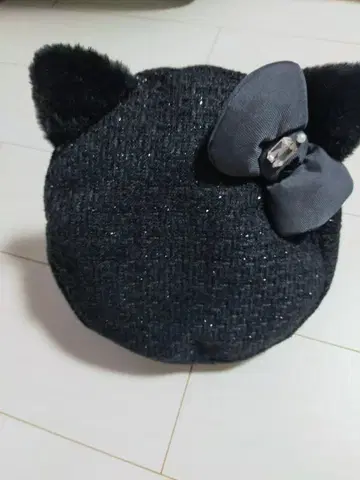 키티 리본 포함 블랙 트위드 모자
