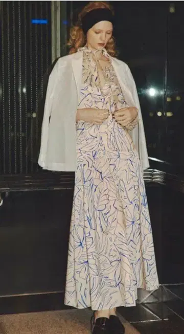 알아바일 스케치 보타니컬 프린트 턱 플레어 스커트 & 블라우스 세트