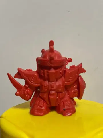 빨간색 무사의 피규어