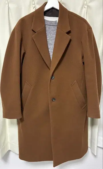 GU 브라운 체스터 코트