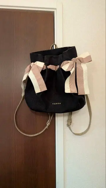TOCCA 리본 포함 백팩 블랙 x 베이지 백팩