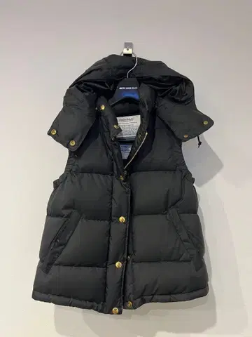 STAMMBAUM 슈바움 다운 베스트 블랙 골드 버튼 XS