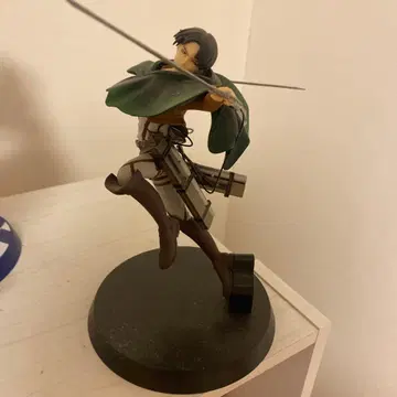 진격의 거인 리바이 병장 피규어