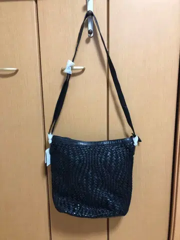 블랙 가죽 뜨개질 숄더백