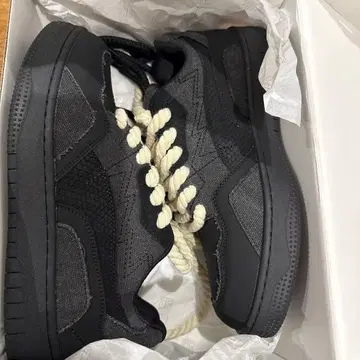 블랙 로우컷 스니커즈