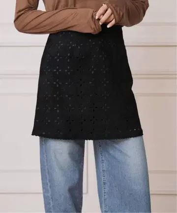 이에나 라부르클 펀칭 레더 스웨이드 미니 스커트 블랙 36