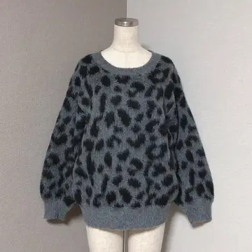 렙심 표범 무늬 니트 상의