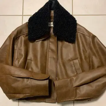 릴리 브라운 숏 기장 가죽풍 블루종