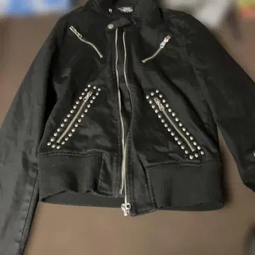 스터드 장식 블랙 자켓 처비갱