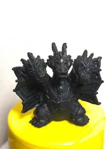 세 머리 괴수 피규어 블랙 건 양귀비