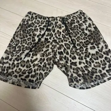 레오파드 무늬 숏팬츠