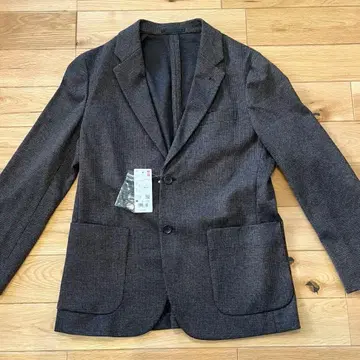 새상품 [유니클로] M 사이즈 컴포트 2B 자켓 체크 무늬 다크 브라운