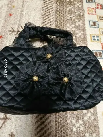 블랙 퀼팅 핸드백