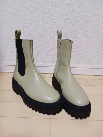 새상품급 아줄바이마우지 트랙 밑창 사이드 고어 부츠 24.5cm